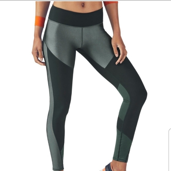 Fabletics Salar Statment Powerhold Green Shimmer Colorblock leggings - Picture 3 of 12